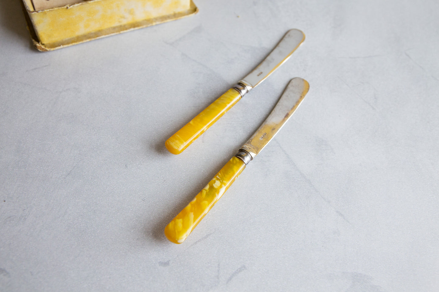 Set of 6 Vintage Yellow Marbled Knives